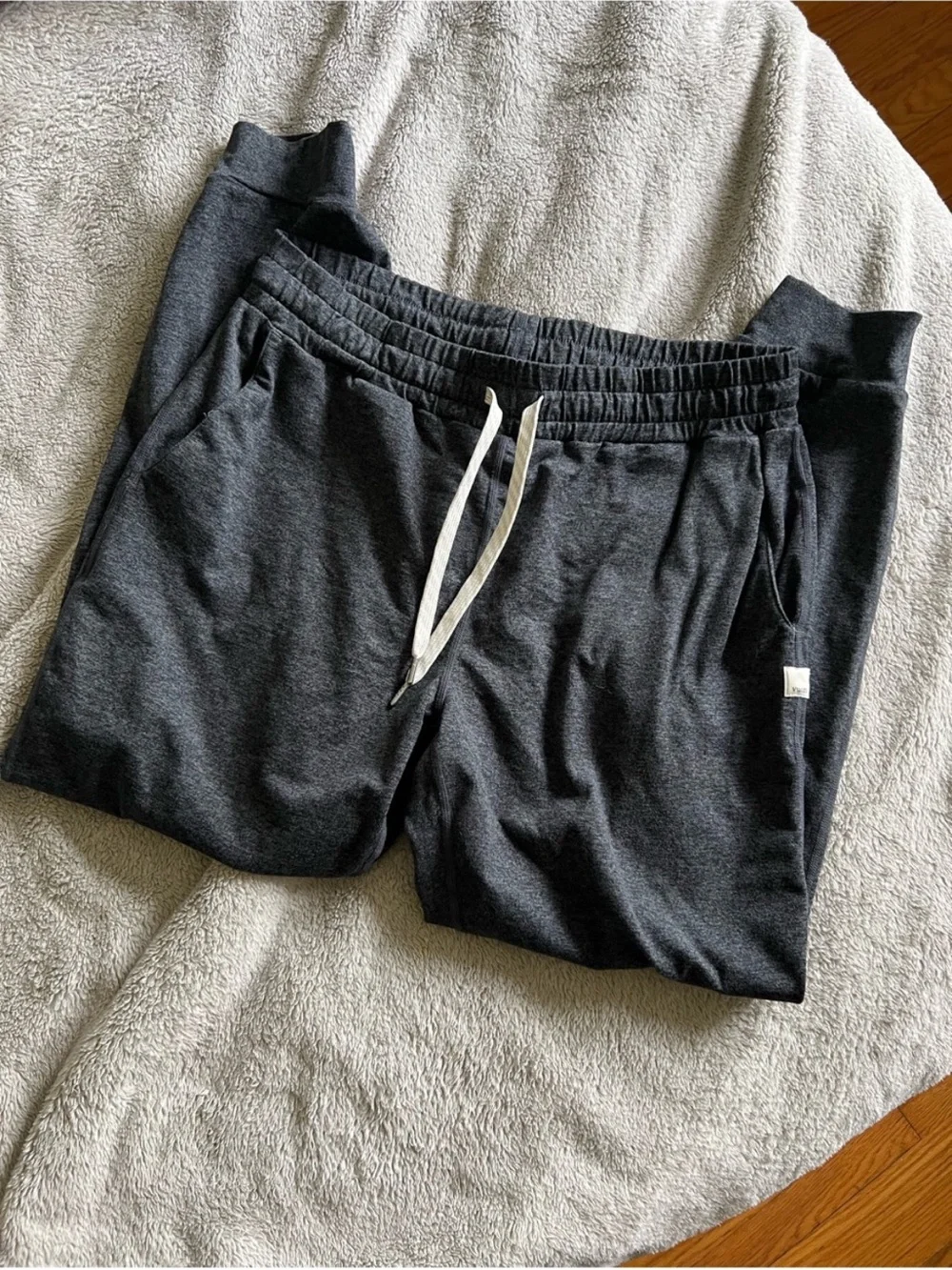 Vuori Women’s Charcoal Grey Performance Joggers Small
